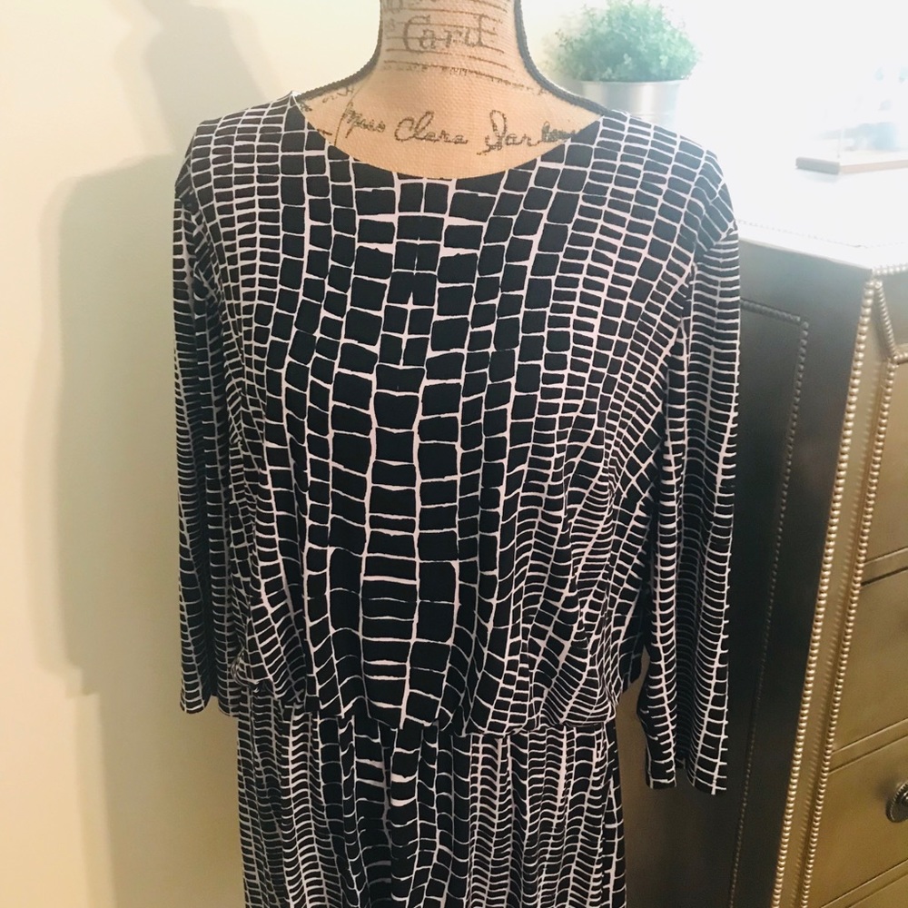 ALLISON DALEY PETITE BLACK & WHITE DRESS